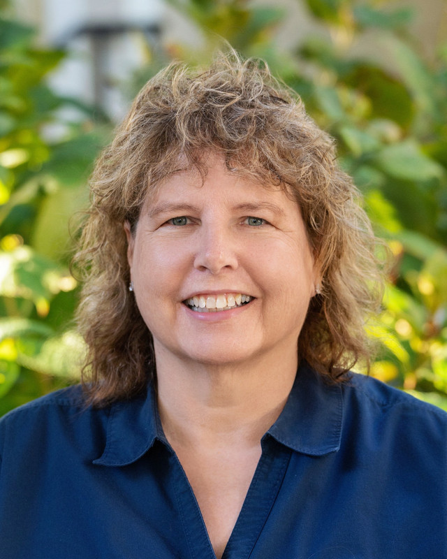 Hennesen, Donna